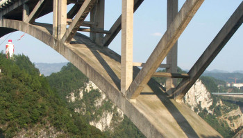http://www.highestbridges.com/wiki/images/5/50/1YanjinheArchBridge.jpg