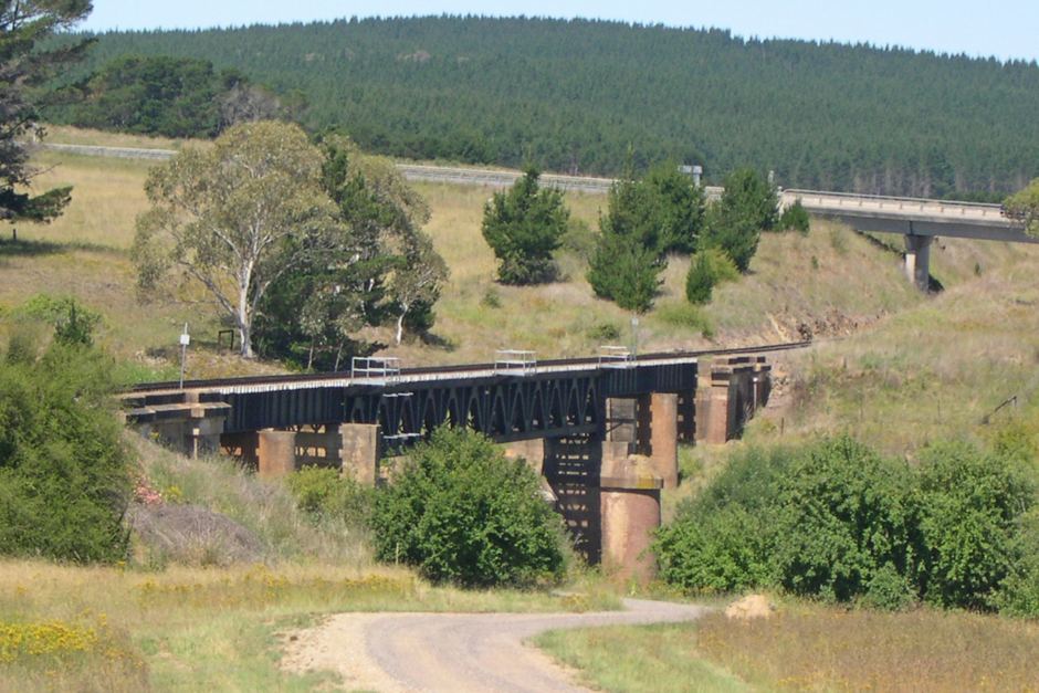 http://www.abc.net.au/news/2012-01-04/old-railway-bridge-at-burbong-station-on-the-outskirts-of-bunge/3758728