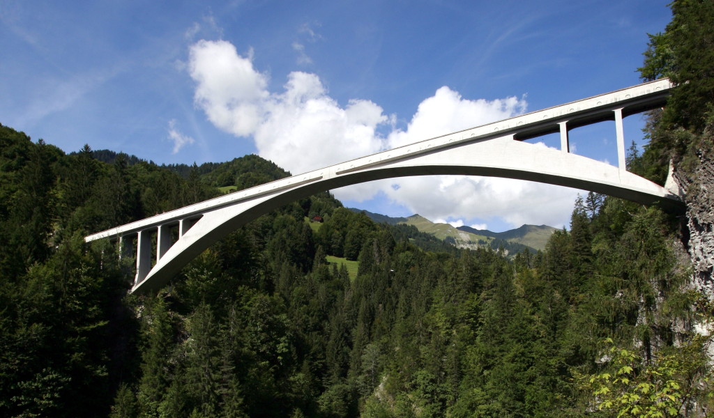 https://en.wikipedia.org/wiki/Salginatobel_Bridge